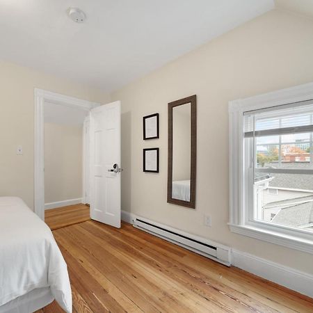 5Br 2Bh Bright & Spacious Apt In Brighton Boston Eksteriør billede