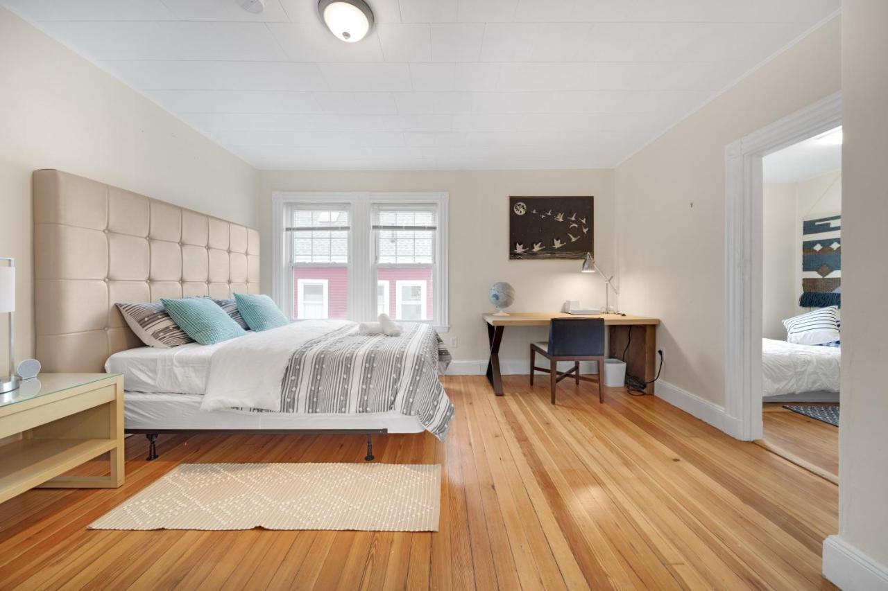 5Br 2Bh Bright & Spacious Apt In Brighton Boston Eksteriør billede