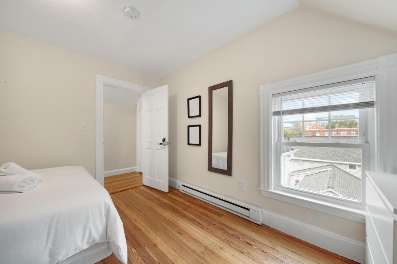 5Br 2Bh Bright & Spacious Apt In Brighton Boston Eksteriør billede