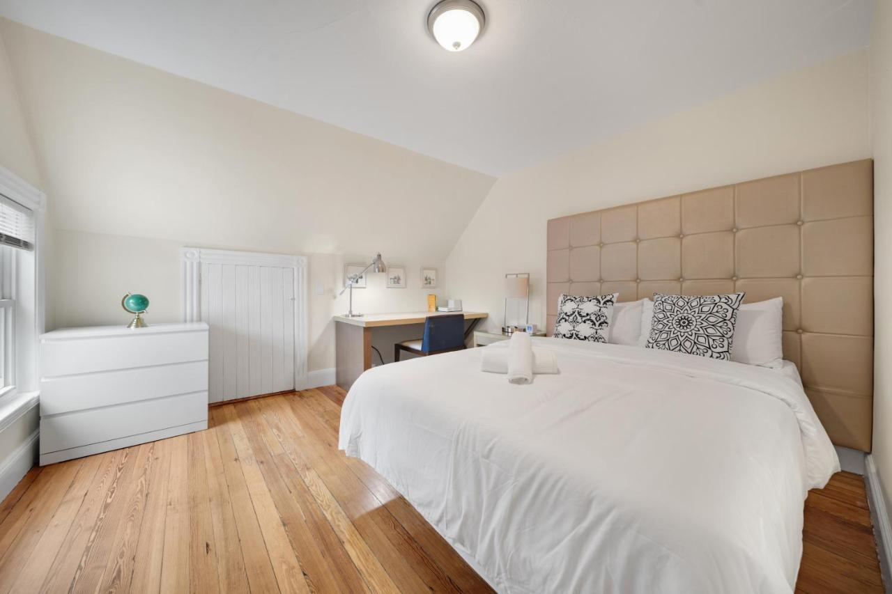 5Br 2Bh Bright & Spacious Apt In Brighton Boston Eksteriør billede