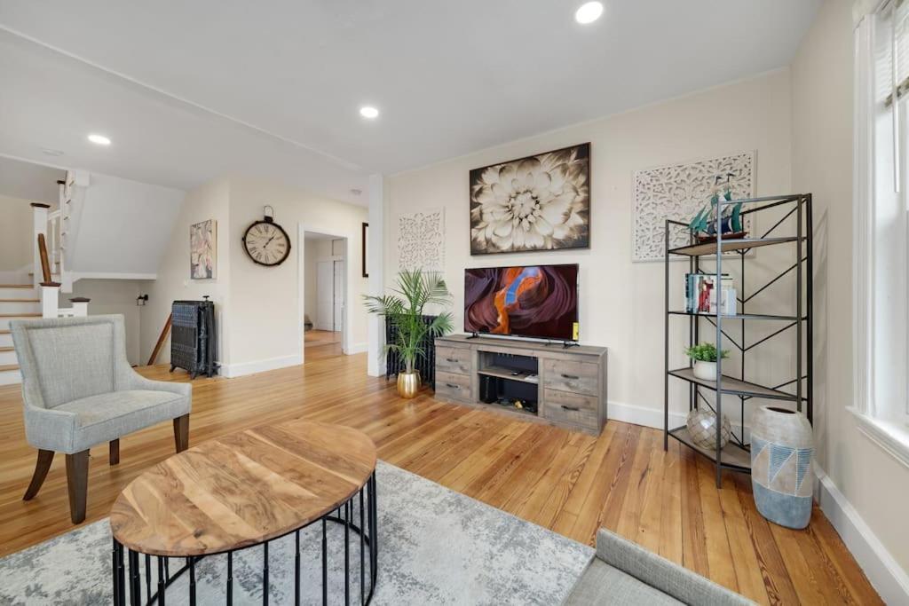 5Br 2Bh Bright & Spacious Apt In Brighton Boston Værelse billede